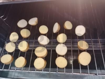 Keptos bulvės pagal autoriaus receptą Žingsnis 2