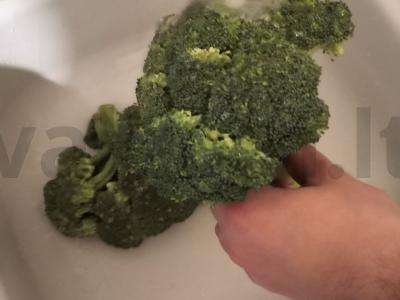 Kepti brokoliai Žingsnis 1