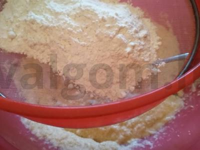 Minkštas, burnoje tirpstantis varškės pyragas Žingsnis 3