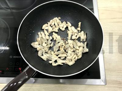 Klasikinis julienas su grybais ir vištiena bet kokiam patiekalui Žingsnis 5