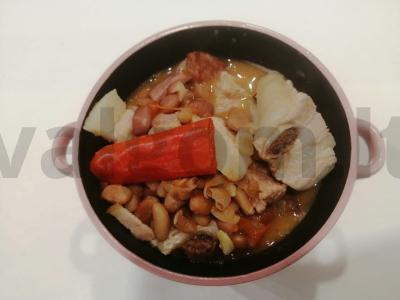 Feijoada su kiauliena pagrindine nuotrauka