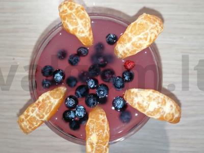 Vaisių ir uogų rūgpienis iš vaikystės pagrindine nuotrauka