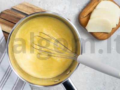 Gruziniško stiliaus kukurūzų košė su suluguni Žingsnis 1