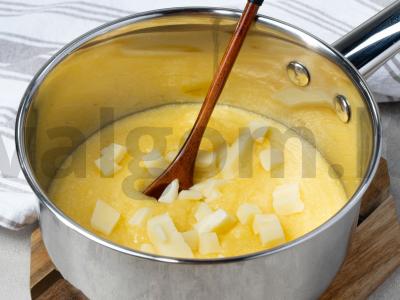 Gruziniško stiliaus kukurūzų košė su suluguni Žingsnis 2