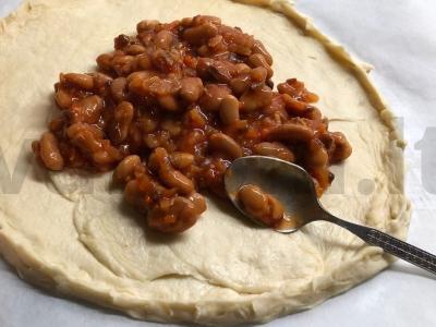 Vegetariška pica su baltosiomis pupelėmis ir grybais Žingsnis 2