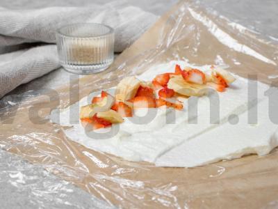 Varškės suktinukai su braškėmis Žingsnis 2