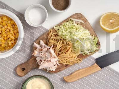 Salotos su rūkyta vištiena ir kukurūzais Žingsnis 1