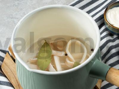 Salotos su vištiena ir kalmarais Žingsnis 2