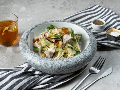 Salotos su vištiena ir kalmarais pagrindine nuotrauka