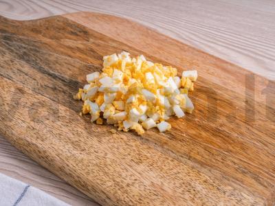 Karališkojo stiliaus salotos su raudona žuvimi Žingsnis 4