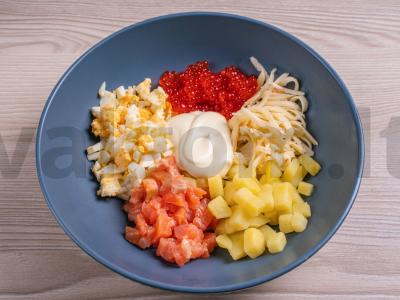 Karališkojo stiliaus salotos su raudona žuvimi Žingsnis 5