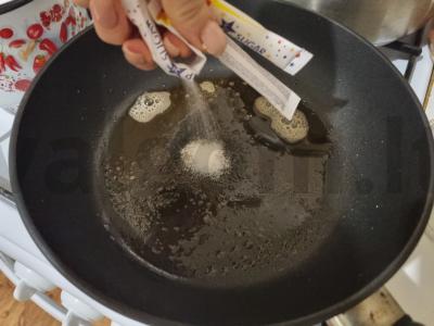 Karamelizuoti bananai Žingsnis 2