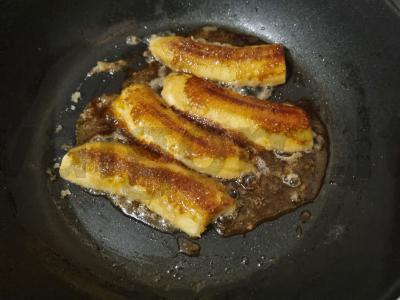 Karamelizuoti bananai Žingsnis 3