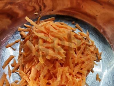 Mažai kaloringos pavasarinių kopūstų salotos Žingsnis 1