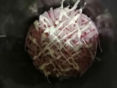 Sluoksniuotos kokteilių salotos su kumpiu Žingsnis 1