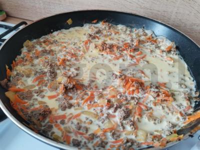 Smulkintos vištienos kepenėlės grietinėlėje pagrindine nuotrauka