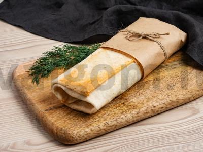 Dešra pitos duonoje su sūriu ir agurkais pagrindine nuotrauka