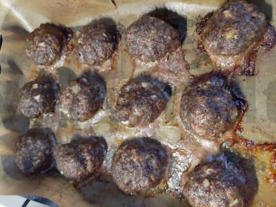 Kiaulienos ir jautienos kotletai orkaitėje pagrindine nuotrauka