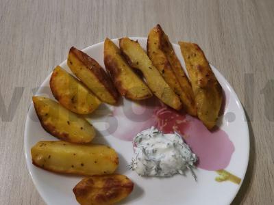 Skanūs bulvių pleištai pagrindine nuotrauka