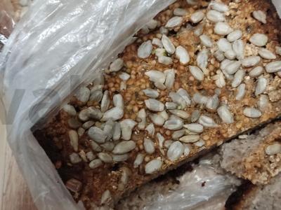 Naudinga žalia grikių duona pagrindine nuotrauka