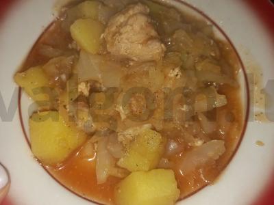 Kepinys su bulvėmis, kopūstais ir kiauliena pagrindine nuotrauka