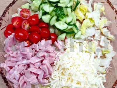 Capricciosa salotos su kumpiu ir mocarela Žingsnis 4