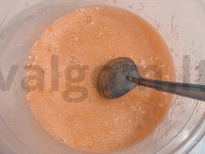 Naminė bandelė su obuoliais ir sultenėmis Žingsnis 1