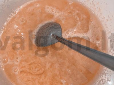 Naminė bandelė su obuoliais ir sultenėmis Žingsnis 2