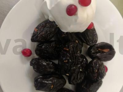 Desertas "Slyvos su graikiniais riešutais" pagrindine nuotrauka