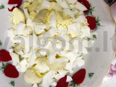 Krabų salotos su obuoliais Žingsnis 1