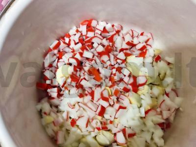 Krabų salotos su obuoliais Žingsnis 2