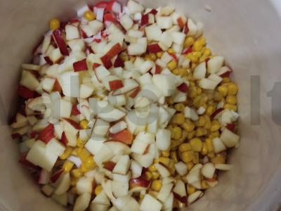 Krabų salotos su obuoliais Žingsnis 4