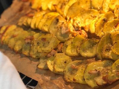 Bulvės su lašiniais pagrindine nuotrauka