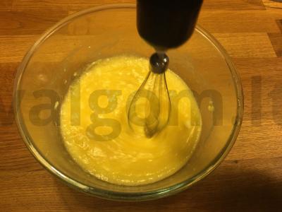 Apelsinų keksiukai su sultenėmis Žingsnis 2