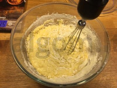 Apelsinų keksiukai su sultenėmis Žingsnis 3