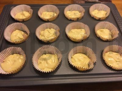 Apelsinų keksiukai su sultenėmis Žingsnis 5