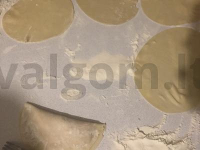 Traškūs čeburekai su vištiena ir majonezu Žingsnis 3