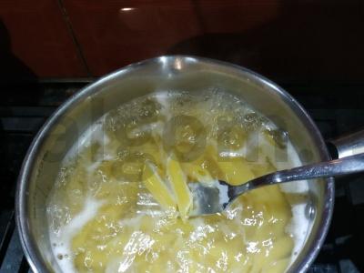 Makaronai su šonine ir sūriu Žingsnis 1