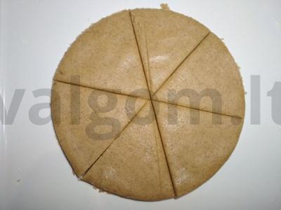 Kalėdiniai imbieriniai sausainiai su medumi ir aštriais prieskoniais Žingsnis 3