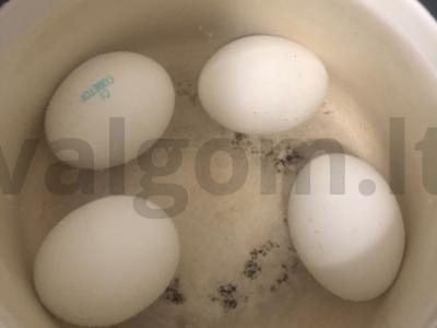 Krabų lazdelių salotos su sūriu Žingsnis 4