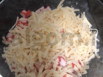 Krabų lazdelių salotos su sūriu Žingsnis 5