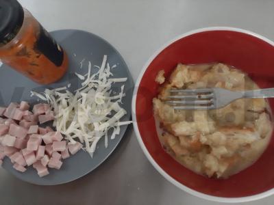 Lengvi pusryčiai su kiaušiniais ir kumpiu Žingsnis 1