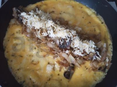 Omletas su kopūstų ir grybų įdaru bei sūriu Žingsnis 4