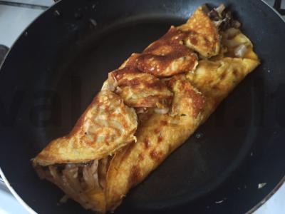 Omletas su kopūstų ir grybų įdaru bei sūriu Žingsnis 5