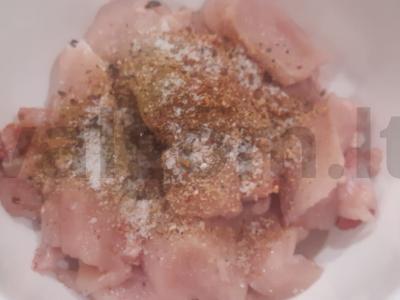 Vištiena terijakio padaže su funchosa Žingsnis 1