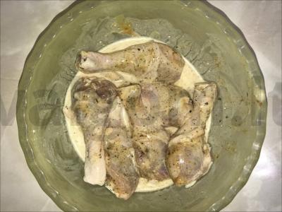 Vištienos šlaunelės pitos duonoje su grietinėlės padažu Žingsnis 1