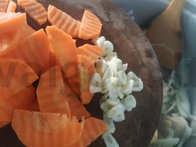 Vištienos kepimas daugiafunkcinėje keptuvėje Žingsnis 3