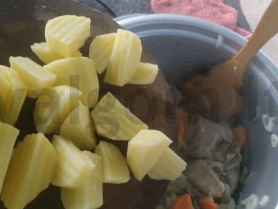 Vištienos kepimas daugiafunkcinėje keptuvėje Žingsnis 4