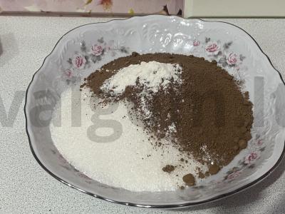 Pyragas su dviejų rūšių šokoladu ir kakava Žingsnis 2