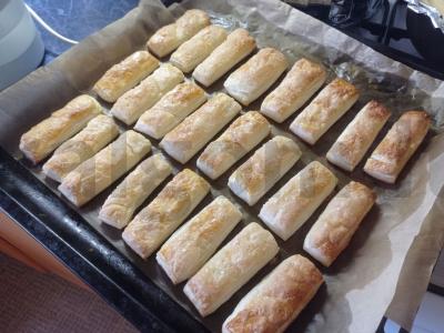 Sluoksniuotos tešlos pyragas su cukrumi Žingsnis 3